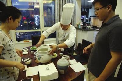 上海热线新闻频道--线上餐饮平台藏无证照单位 沪将重点监管家庭私厨